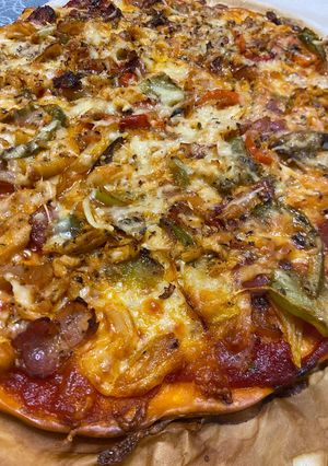 A picture of Homemade Chicken and Bacon Pizza With Veggies.