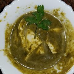 A picture of Palak paneer.