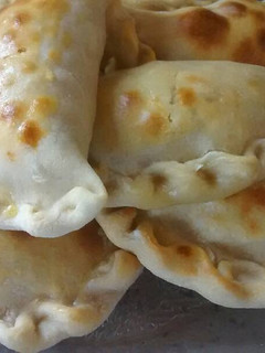 Una foto de Empanadas de pollo con masa casero 🍗