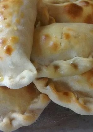 Una foto de Empanadas de pollo con masa casero 🍗