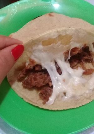 Una foto de Quesadillas de chicharrón "3 Ingredientes"