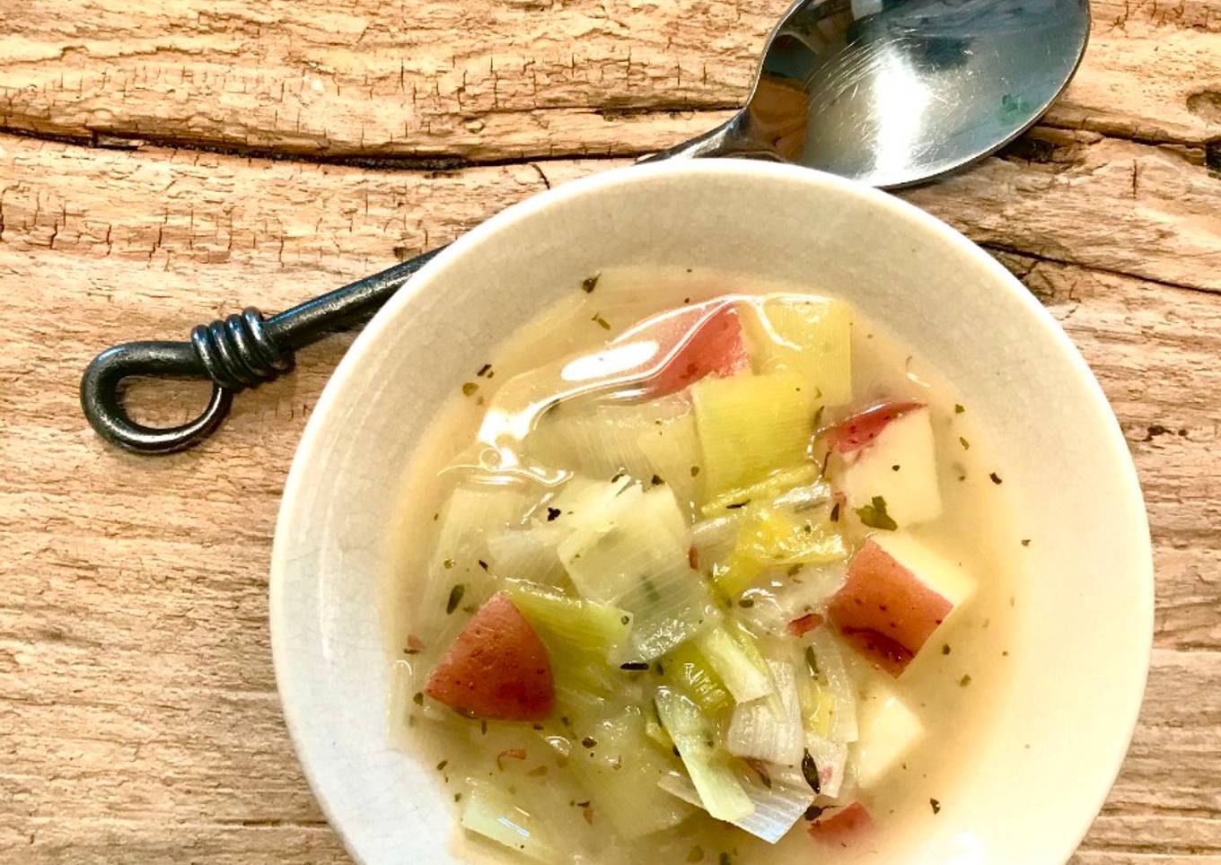 Potato and leek soup (vegan)