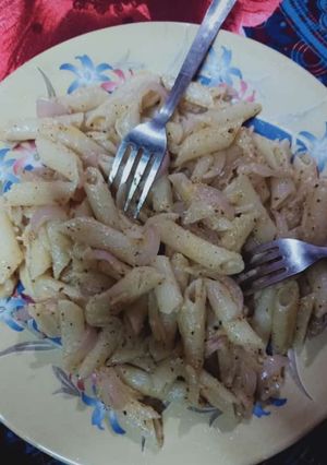 A picture of White sauce pasta.