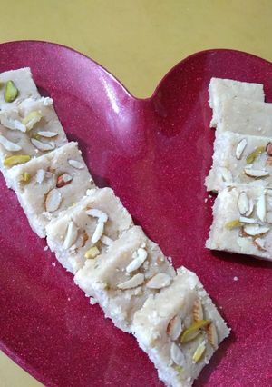 A picture of Peanuts Burfi.