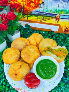 विंटर स्पेशल हरे मटर की कचौड़ी (Winter Special hare matar ki kachori recipe in Hindi) रेसिपी मुख्य फोटो