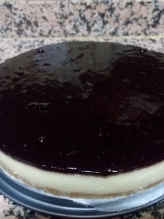 Una foto de Tarta de queso con mermelada de cerezas