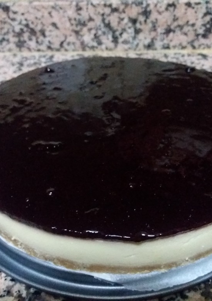 Una foto de Tarta de queso con mermelada de cerezas