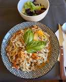 Fetuccini de Konjak con tomates cherry, calabacín, picada de pavo y albahaca (Aptos fase 2)