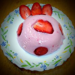 A picture of Strawberry pudding.