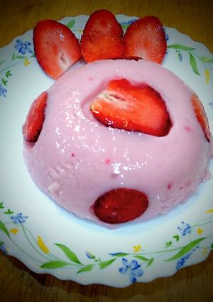 A picture of Strawberry pudding.