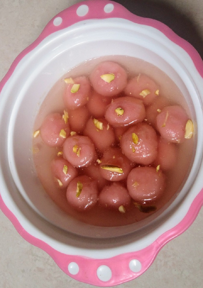 மீதமான சாதத்தில் சுவையான பிங்க் ரசகுல்லா(#leftover ricerasagula) செய்முறை முக்கிய புகைப்படம்