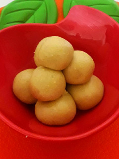 તલ દાળિયા ના લાડુ (Til Daliya Ladoo Recipe In Gujarati) રેસીપી મુખ્ય ફોટો