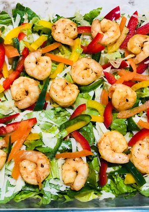 صورة لوصفة سلطة الروبيان مع الفلفل البارد و جبنة برمزان 🍤😋😍