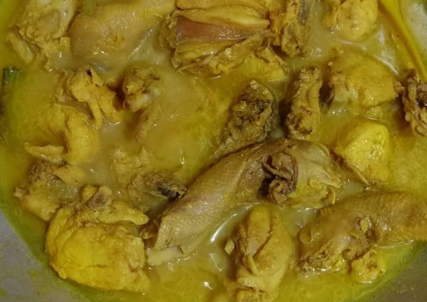 Ayam goreng bumbu kuning