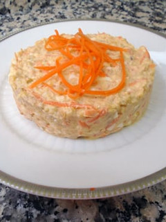 Una foto de Ensaladilla de garbanzos, huevo, atún y zanahoria
