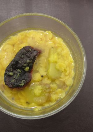 A picture of "Tok Dal" Dal with Raw Mango.