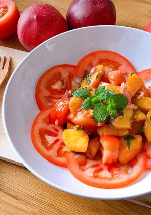 Hình của món 🌱 Salad Mùa Hè - Cà Chua Xuân Đào Sốt Balsamic.