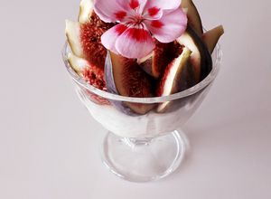 Zdjęcie przepisu Pudding kokosowy z figami.