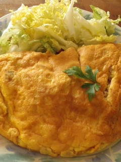 Foto principal de Omelette vegetariana de salchicha y queso mozzarella
