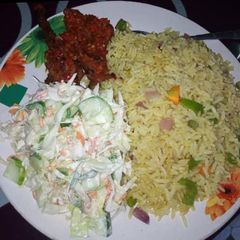 A picture of Jallop rice with veggies en Stew.