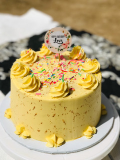 A picture of Butter cream icing.