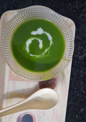 पालक का सूप (palak ka soup recipe in Hindi) रेसिपी मुख्य फोटो
