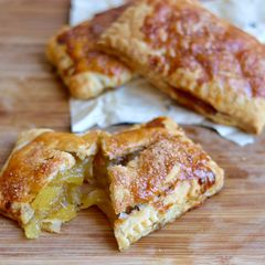 Pineapple and apple pie 🥧 🍍 🍏 A picture of Pineapple and apple pie 🥧 🍍 🍏.