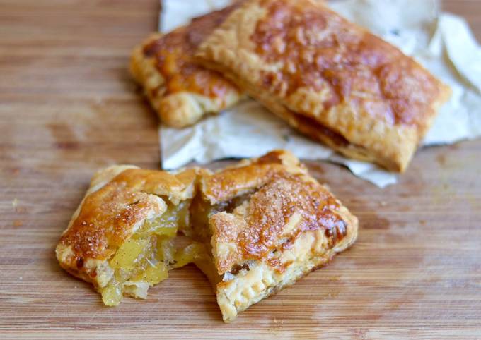 Pineapple and apple pie 🥧 🍍 🍏