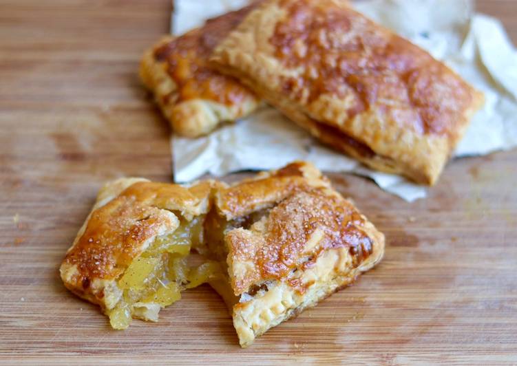 Recipe of Any-night-of-the-week Pineapple and apple pie 🥧 🍍 🍏