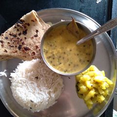 A picture of Dal makhani/ black gram curry.