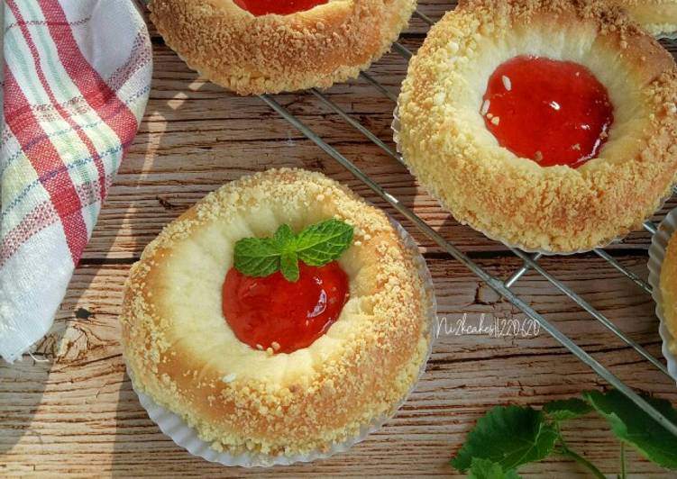 Strawberry Struesel Bread/Roti stroberi scrumble
