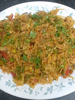 કલરફૂલ પુલાવ (Colourful Pulao Recipe In Gujarati) રેસીપી મુખ્ય ફોટો