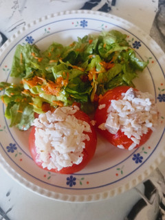 Una foto de Tomates rellenos rápidos