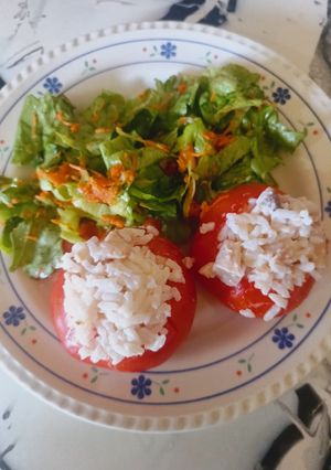 Una foto de Tomates rellenos rápidos