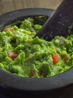 Una foto de Guacamole casero - Fácil, sano y delicioso