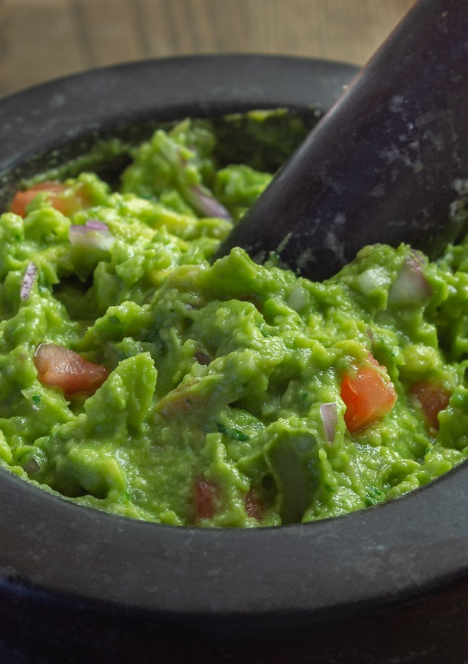 Una foto de Guacamole casero - Fácil, sano y delicioso