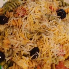 A picture of Easy Puerto Rican style chicken pasta salad.