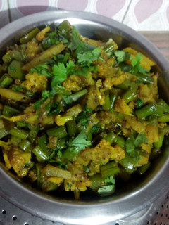 मिक्स भुजिया (mix bhujia recipe in Hindi) रेसिपी मुख्य फोटो