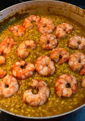 Una foto de Arroz con gambones 🦐
