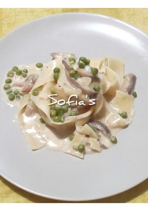 Φωτογραφία της συνταγής Pappardelle με μανιτάρια, αρακά και λευκή σάλτσα!!!