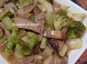 Gambar tumis jamur shitake dan daging sapi