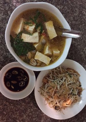 Hình của món Canh tàu hủ với nấmGiá đỗ xào tàu hủ kyThực đơn 100k.