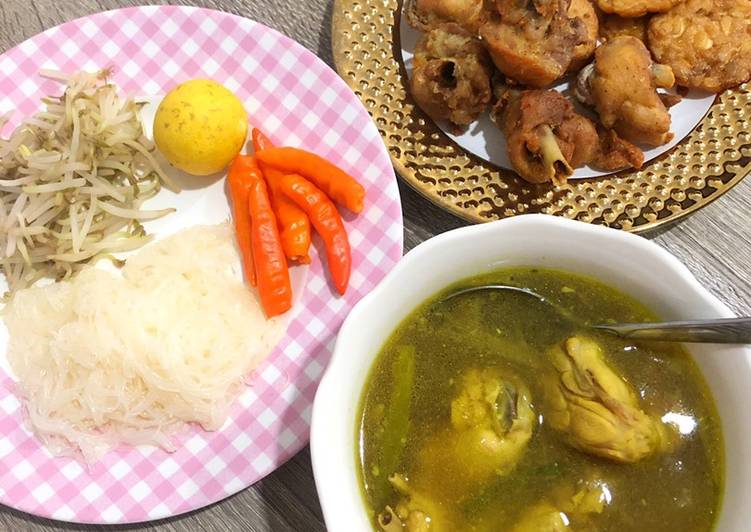 Resep Soto Ayam + Ayam Goreng dan Tempe Goreng yang Enak Banget