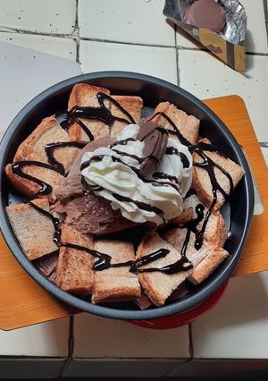 รูปของ Toast on fire (ปังช็อคโกแลตกระทะร้อน)