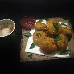 A picture of Parippu Vada.