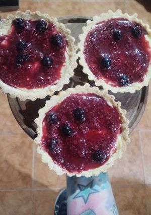 Una foto de Tartitas de arándanos y frambuesas
