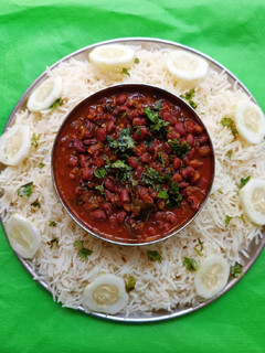 લાલ સુકા ચોળા અને જીરા રાઈસ (Lal Suka Chora Jeera Rice Recipe In Gujarati) રેસીપી મુખ્ય ફોટો