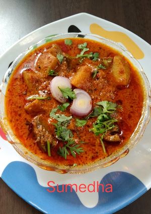 वांग बटाटा भाजी (vanga batata bhaji recipe in martahi) रेसिपी चे मुख्य फोटो 