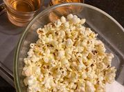 Una foto de palomitas de queso