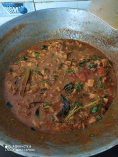 காளான் குழம்பு(mushroom curry recipe in tamil) செய்முறை முக்கிய புகைப்படம்